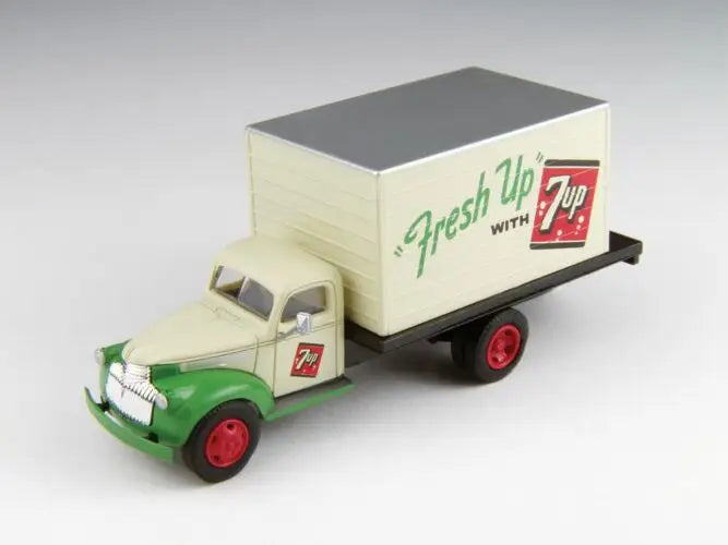 Mini Metals H.O. Scale 30480 1941-1946 Chevrolet Box Delivery Truck - Assembled - Mini Metals(R) -- 7up (white, red, green)