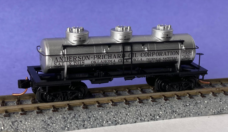 Micro Trains N-Scale 066 00 020  Tank Car, Triple Dome, 40 Foot  Anderson-Prichard Oil  7018