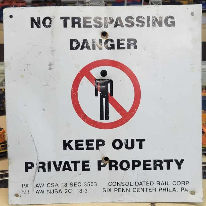 HO Scale - Conrail - No Trespassing Signs- 2 Pack – A&S Trains