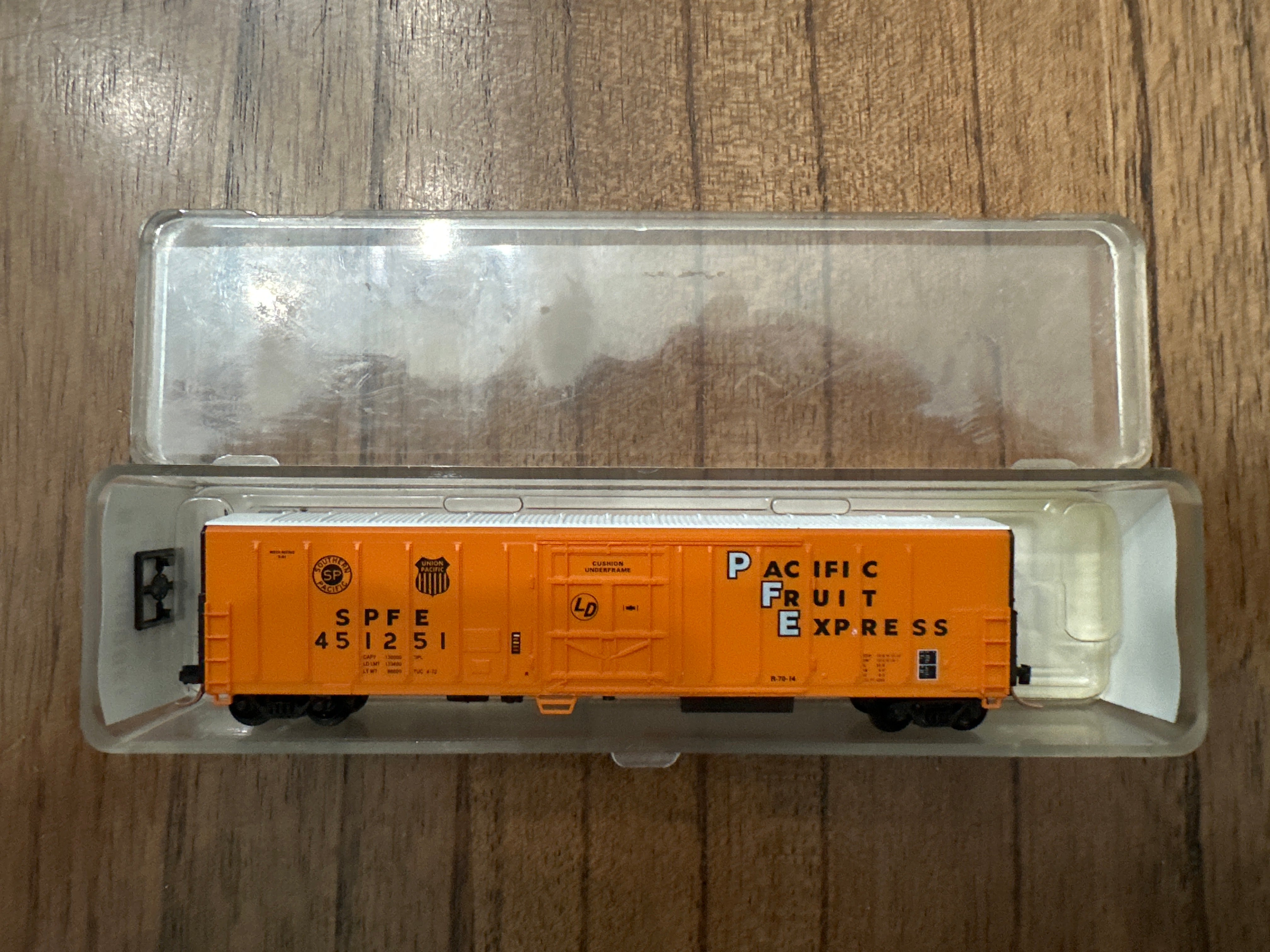 Red Caboose N-Scale 57' Mechanical Reefer SPFE No. 451250 (RN-18605-10 ...