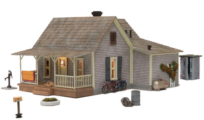 Woodland Scenics O Scale Old Homestead BR5860 package damaged