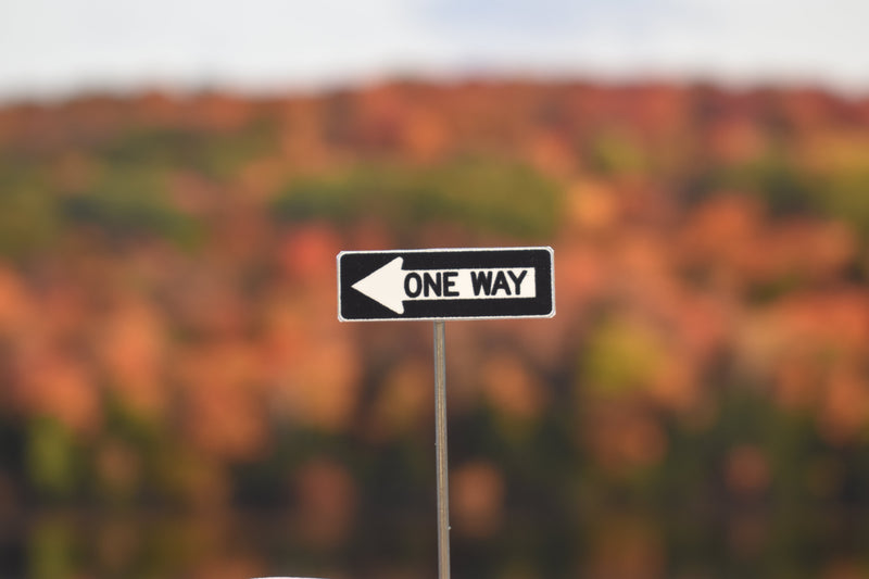 O Scale - Modern One Way Signs - 2 Pack – A&S Trains