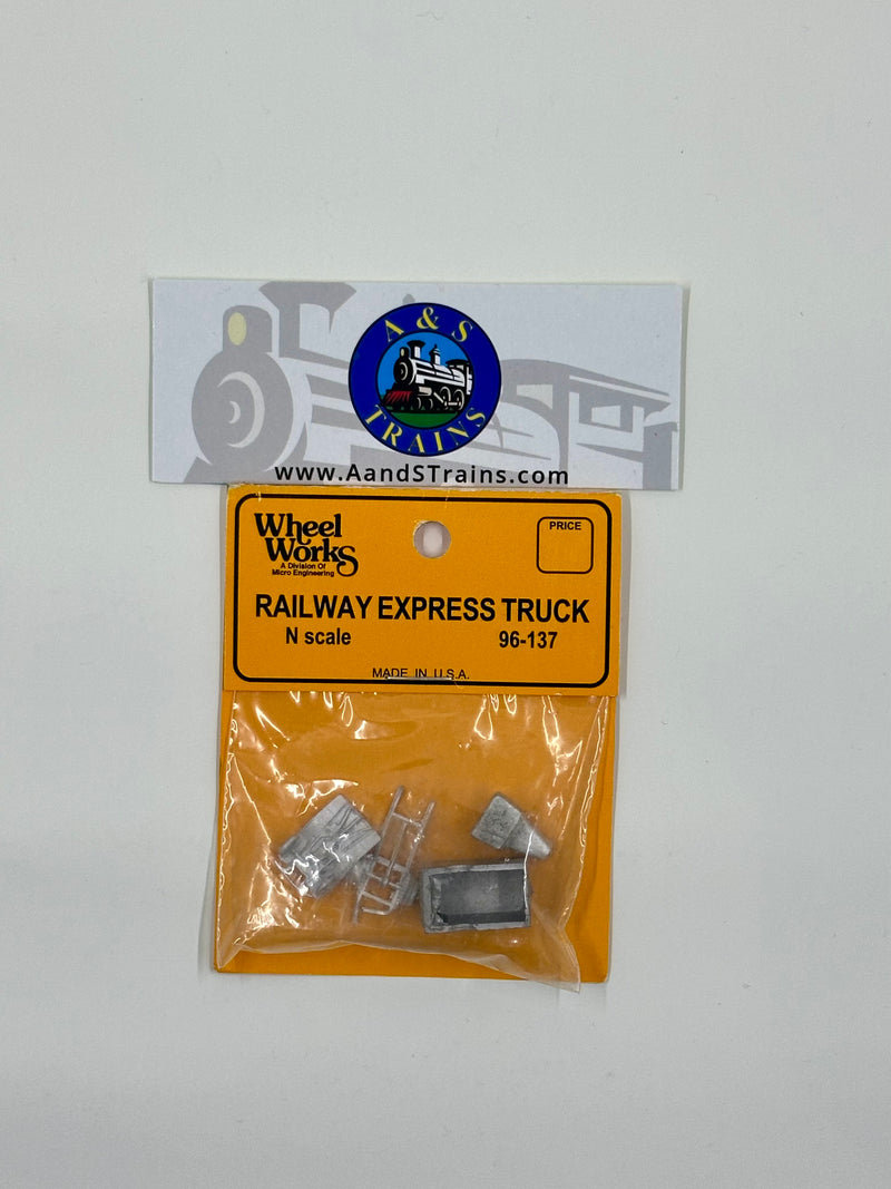 Micro Engineering Company N Scale 96-137 Railway Express Truck