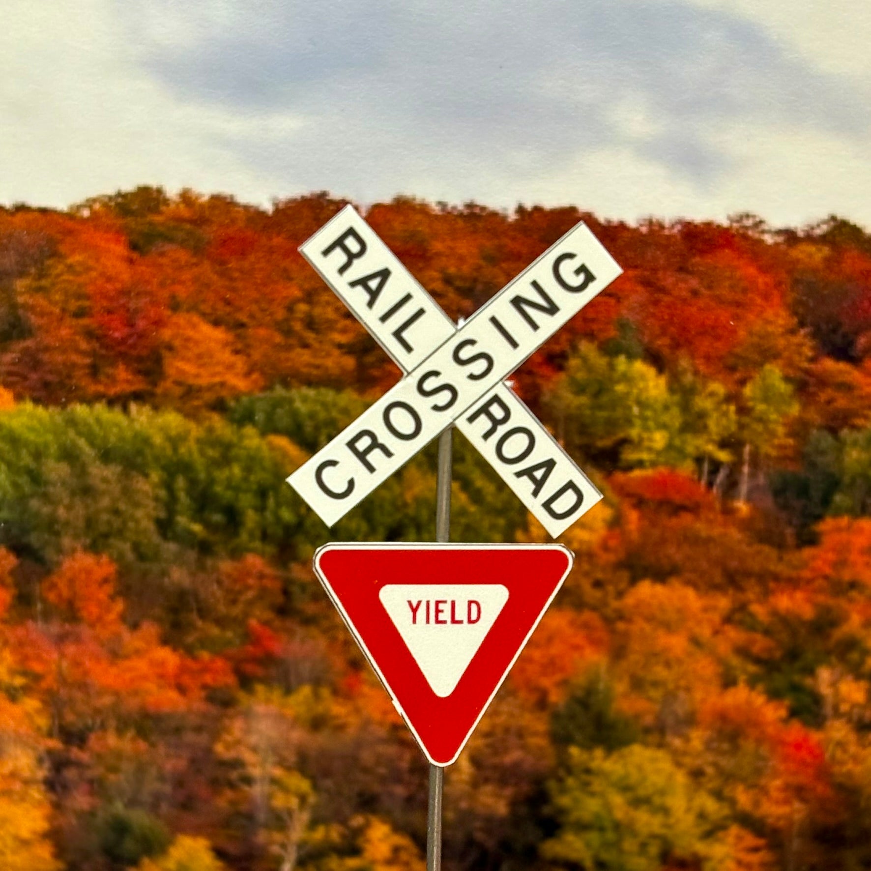 O Scale - Modern Crossbucks w/ Yield Sign - 2 pack – A&S Trains