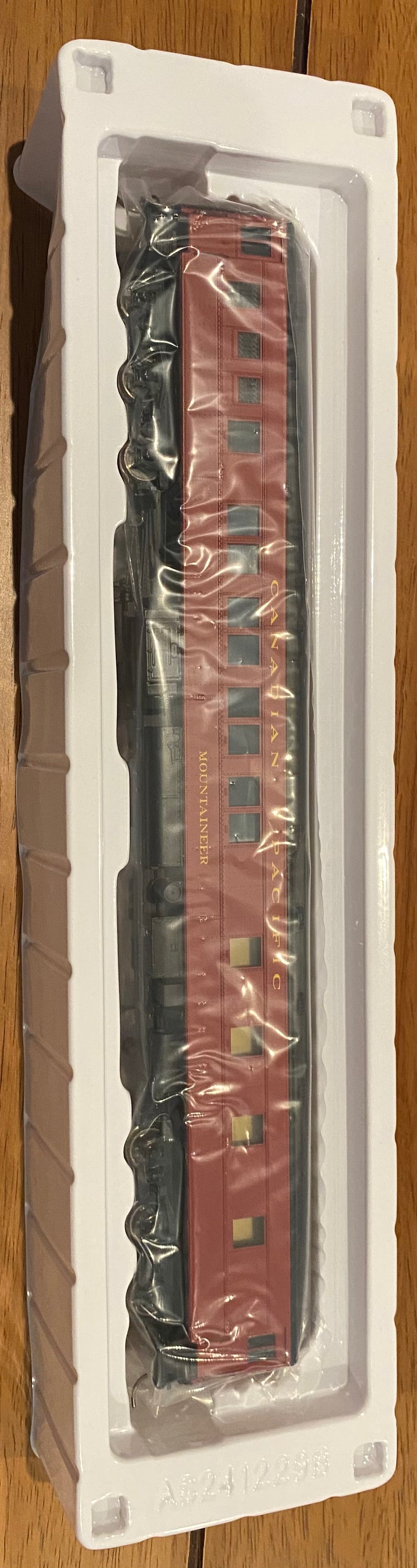 Atlas Canadian Pacific "Mountaineer" (Maroon/Black) H.O. Scale 20 005 990