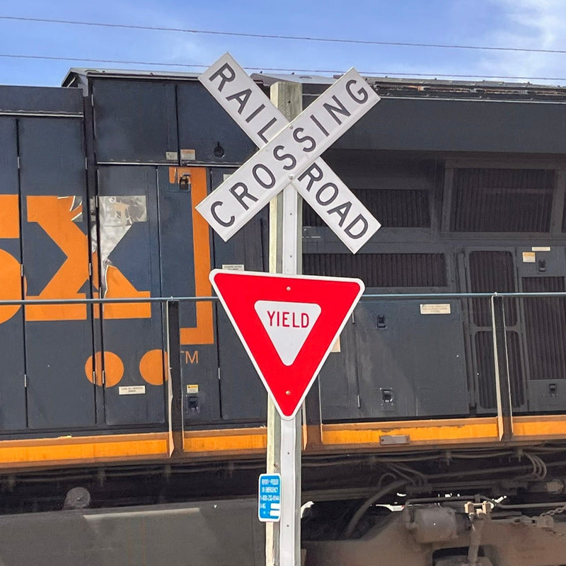 HO Scale - Modern Crossbucks w/ Yield Sign - 2 pack – A&S Trains