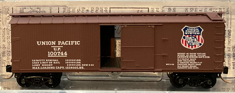 N Scale - Micro Trains - 40’ Wood Box car Union Pacific 