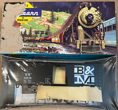 Athearn Blue Box H.O. Scale Boston & Maine 1148-4 40’ Boxcar