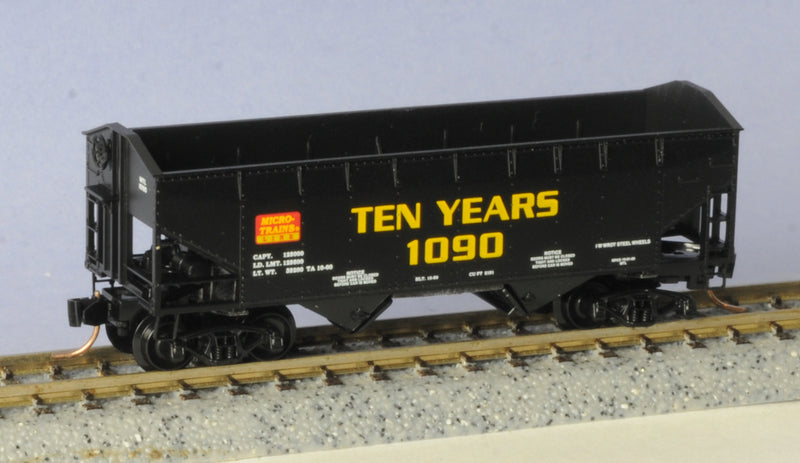 Micro Trains 33’ Twin Bay Hooper Peak end Offset side 10th Anniversary