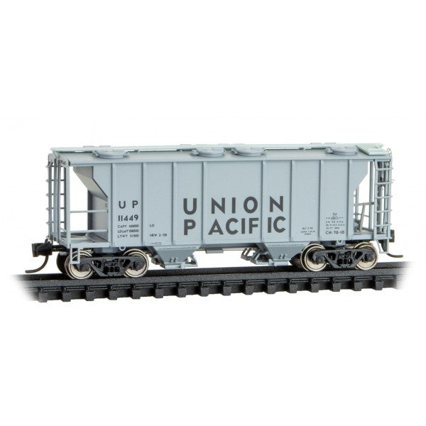 N Scale - Micro Trains - 095 00 032 - PS-2 2-Bay Covered Hopper Union Pacific